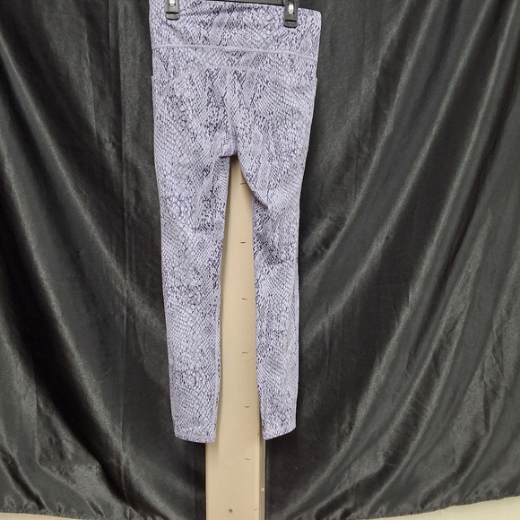 Snakeskin Print Leggings - Picture 6 of 8